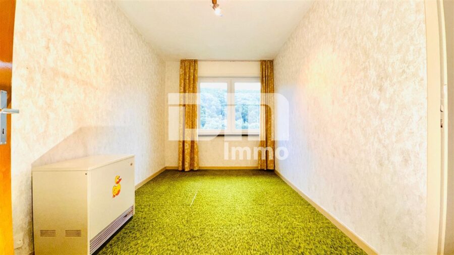 Ein- bis Zweifamilienhaus mit viel Potenzial in idyllischer Lagemit Terrasse und Garage - OG Kinderzimmer / Gästezimmer